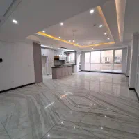 ۲۴۰ متر نوساز /تک واحدی /۳ طرف نور گیر / ۲ پارکینگ