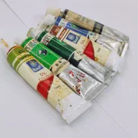 شیش عدد رنگ روغن خارجی همراه با کاردک اشانتیون