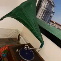 میز بار و گرامافون با صفحه سنگی و معمولی