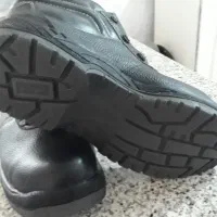 پوتین ایمنی|کیف، کفش، کمربند|مسجد سلیمان, |دیوار