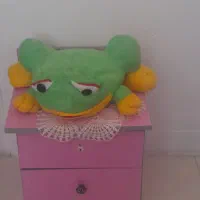 تخت آهنی یک نفره سالم با تشک و میز توالت و پاتختی|تخت و سرویس خواب|هشتگرد, فاز ۷ مهستان|دیوار