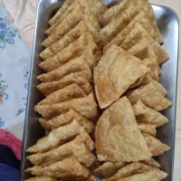 سمبوسه سیب زمینی. خانگی و پراته با تخمه مرغ