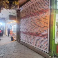 مغازه زینبیه بر خیابان اصلی