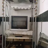 تلویزیون تمیز سالم همراه با کمد