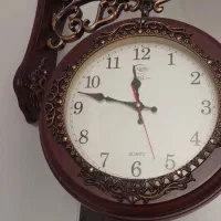 ساعت دیواری دو طرفه