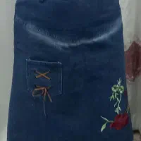 دامن لی در حد نو و چادر مشکی دوخته شده طرح دار