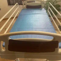 تخت بیمارستانی  سه شکن ریموت دار با تشک طبی