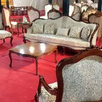 فروشنده و بازاریاب خانم