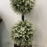 گلدان و گل مصنوعی