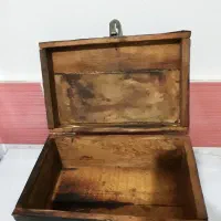 صندوقچه (جعبه) قدیمی|کلکسیون اشیاء عتیقه|مراغه, |دیوار
