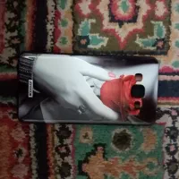 تعدادی قاب موبایل به فروش میرسد