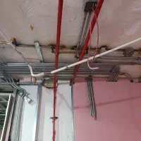 برق کار  زن یا مرد ساده