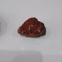 اولین سنگ سفید شب ها جلوی نور میده شبیه الماس و