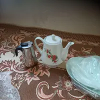 قوری برقی با یک قهوه سازه