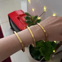 دستبند و بنگل Love طلایی