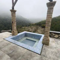 اجاره روزانه کلبه سویسی جنگلی استخر جکوزی روباز|اجارهٔ کوتاه‌مدت ویلا و باغ|رویان, |دیوار