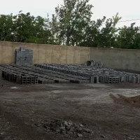 دونفر کارگر بلوک زنی