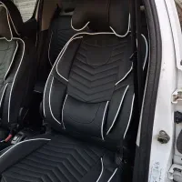 کارگر ساده در فروشگاه روکش صندلی