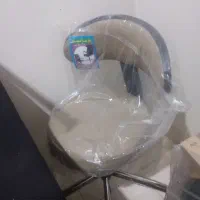 صندلی چرخدار نو تخت با کاور و لوازم اکستنشن مژه