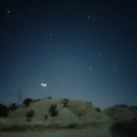فروشنده دکه تنقلات خانم و آقا