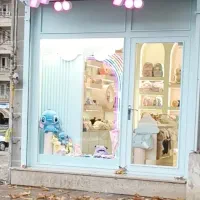 فروشنده ی خانم