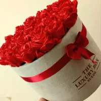 باکس و‌ دسته گل روبان