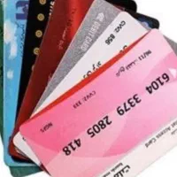 چند عدد کارت بانکی گم کرد ی کیف سیاه بود