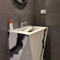 روشویی سرامیکی طرح سنگ ایستاده