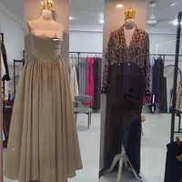 دکور و مانکن مغازه ب فروش میرسه