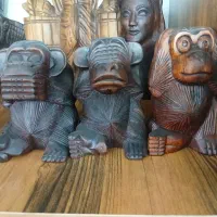 مجسمه چوبی میمون های اندرزگو