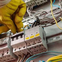 تیم برقکار ساختمان تعمیرکار برق کولر لوستر لاین