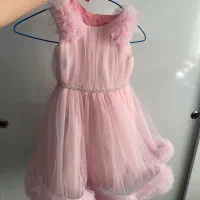 پیرهن دخترانه و کفش نایک