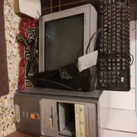 کامپیوتر قدیمی (کیس و مانیتور و کیبورد)