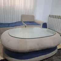یک عدد کاناپه همراه با میز وسط ست