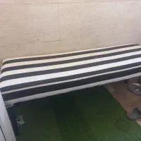 نیمکت یا مبل راحتی