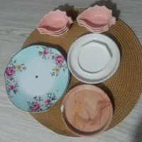 ۶ عدد پیاله نو با ۲ تا ظرف