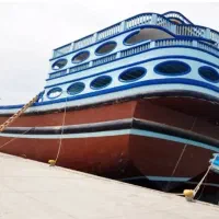 لنج دبی در حال بارگیری