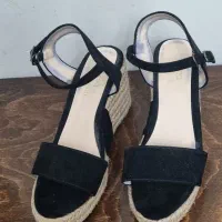 کفش پاشنه کنفی