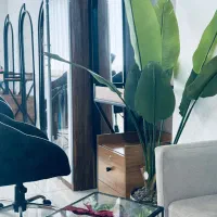 اجاره میز ناخن در سالن زیبایی