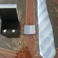 کراوات دکمه سر دست و دستمال جیبی