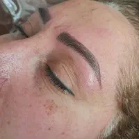 میکروبلیدینگ ابرو (تخفیف ویژه ظرفیت فقط ۳ نفر )