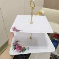 تعدادی ظرف و ظروف