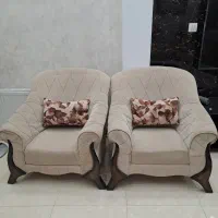 دو عدد مبل تک نفره سالم و تمیز  رنگ کرم