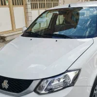 راننده با ماشین دربست. همراه بیمه