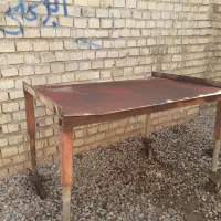 میز آهنی چرخدار