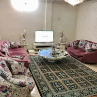 مبلمان راحتی توسی سفید صورتی میز جلومبلی عسلی سفید