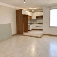 آپارتمان بازسازی شده با آسانسور ۳۰۰ زیر قیمت