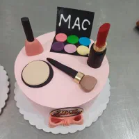 به یک همکار خانم جهت همکاری در قنادی نیازمندیم