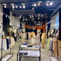 فروشنده خانم* پوشاک زنانه* مرکز خرید باملند