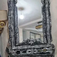 ۳عددبوفه باکمدیطرفش درشیشه ای داره و یطرفش ۳ تاکشو